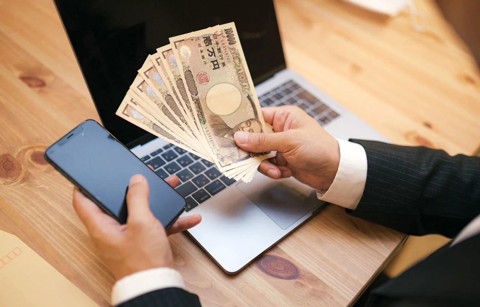 未経験から副業で収入を得るための手順を示すロードマップ