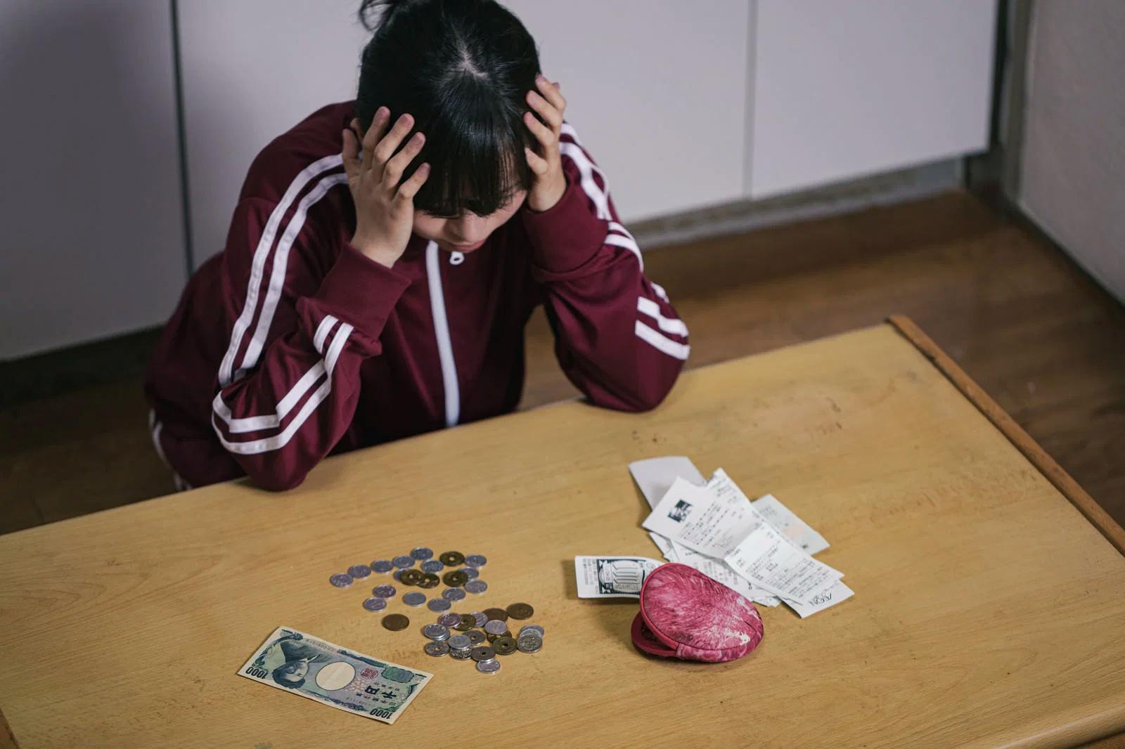 動画編集の単価交渉と料金表を示すビジネス資料