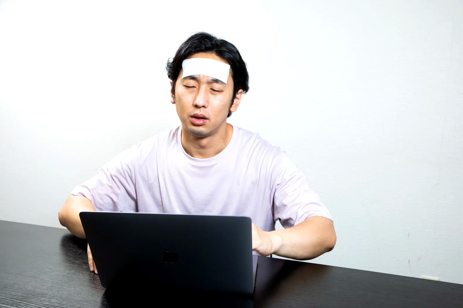 余裕のないスケジュール管理で追い詰められるエンジニア