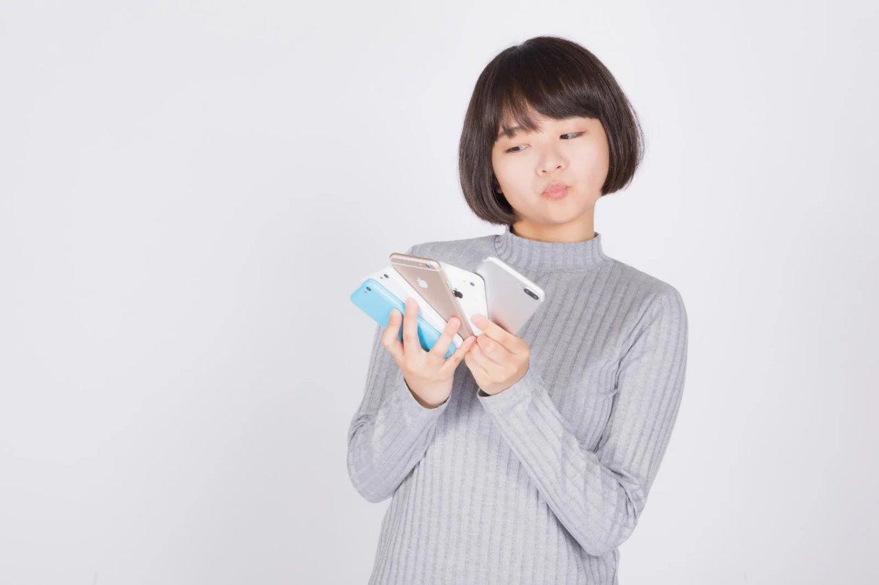 スマートフォン画面にThreadsの基本機能である投稿・リプライ・リポストのアイコンが表示されている