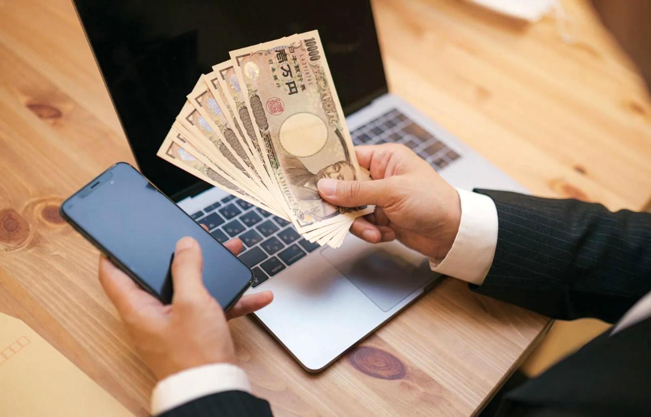 SEOとSNSを組み合わせて美容ブログの将来性を前向きに捉えるイメージ