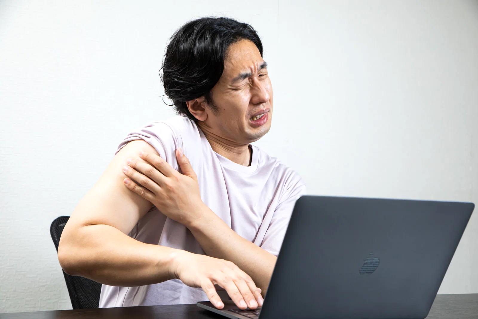 スマホでアンケートに素早く回答して効率化する作業イメージ
