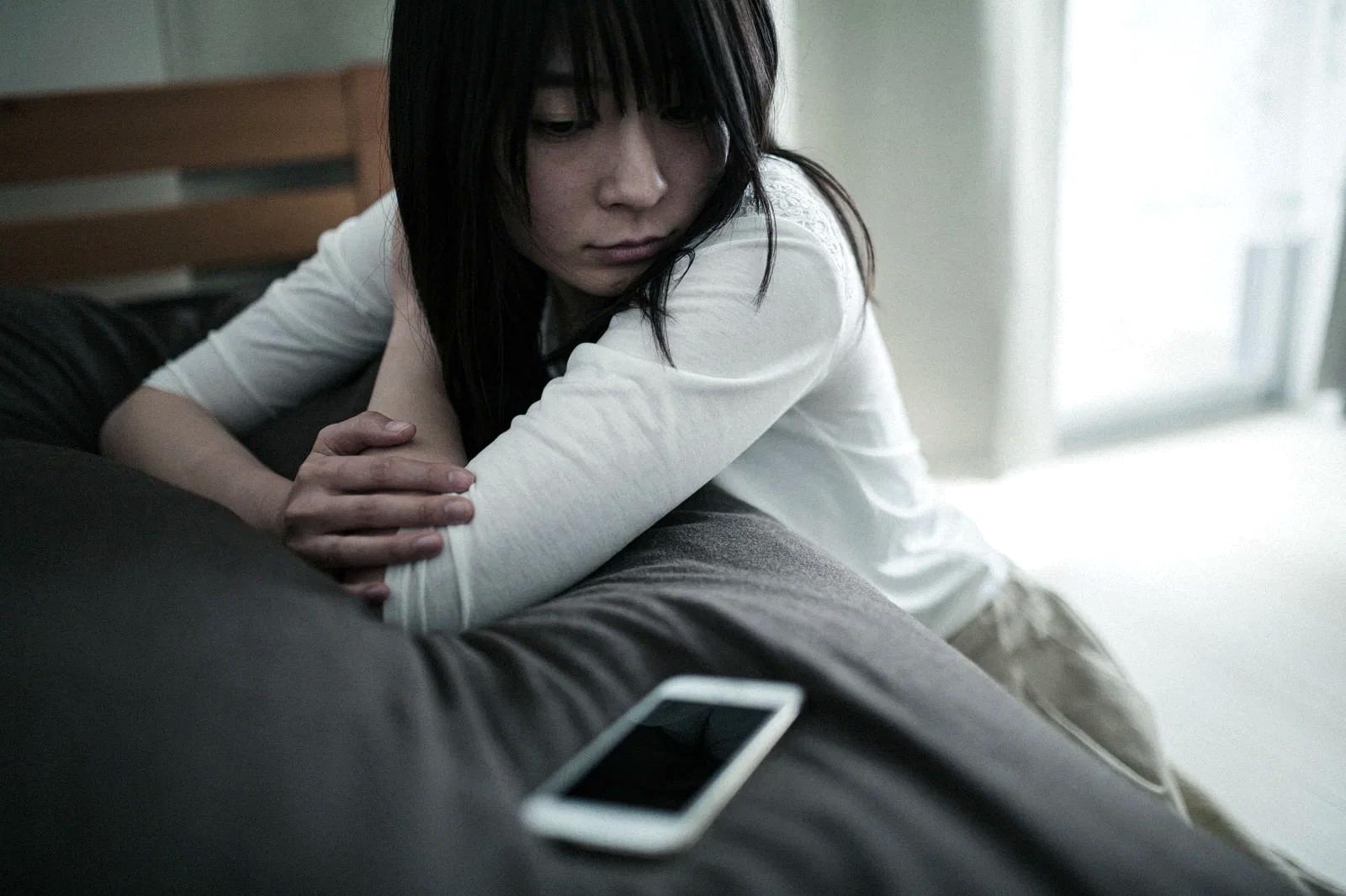 緊急時の連絡優先順位を示すスマホ操作イメージ