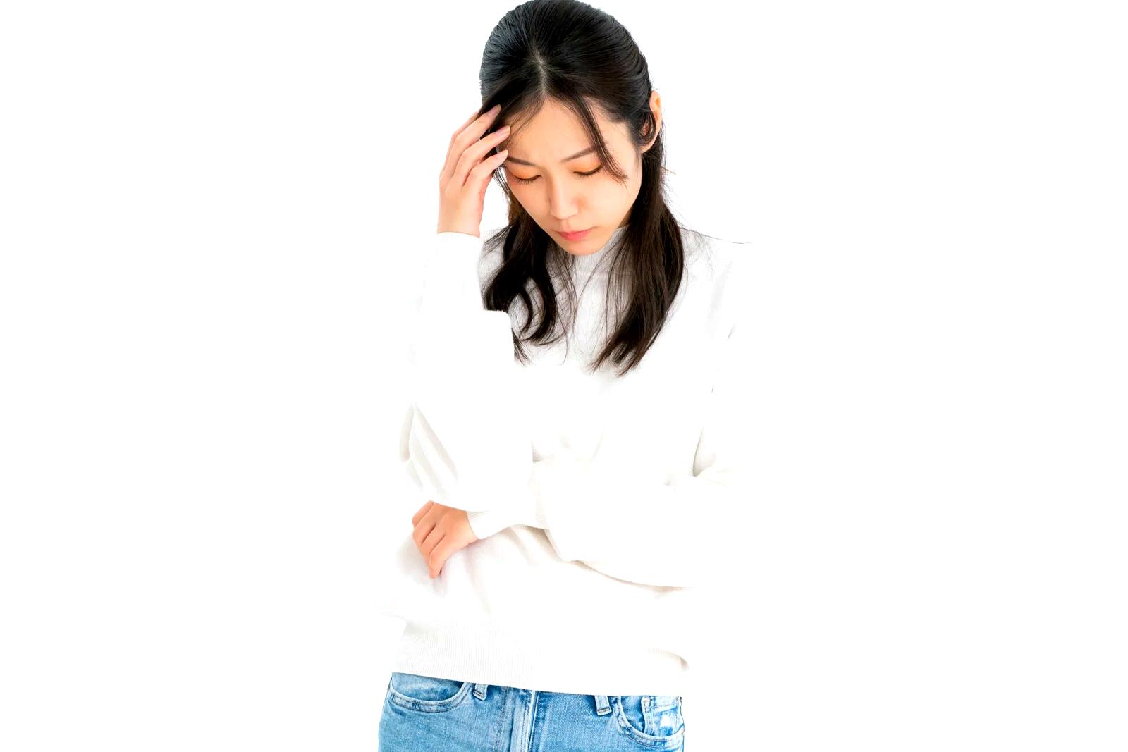 出前館の配達員が寝坊してスマホ通知に気づき焦っている様子