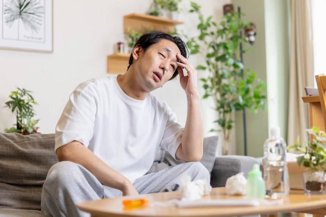 健康管理をしながら働く男性のイメージ
