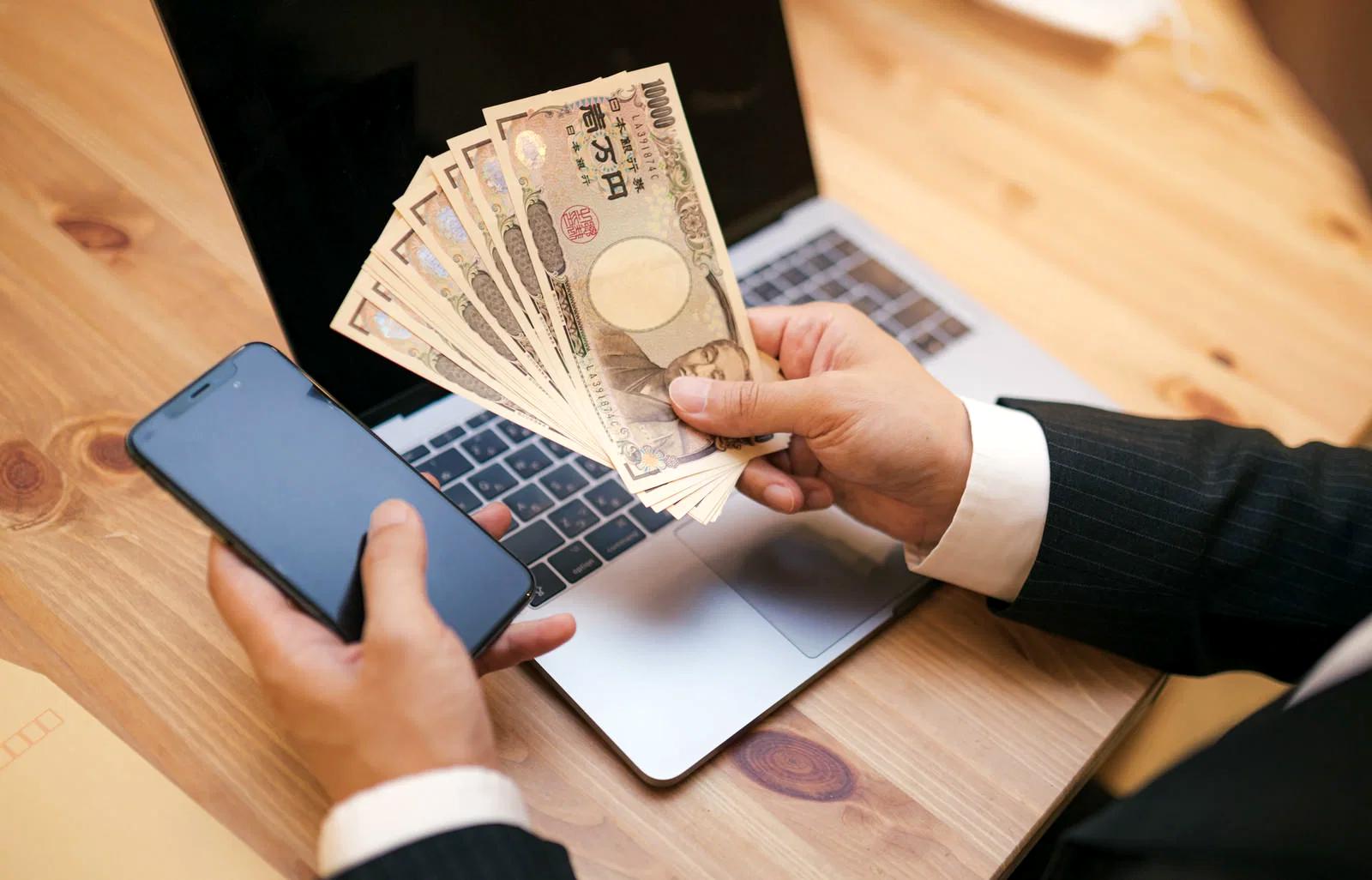 TikTok初心者が収益化まで進むステップを示したイメージ