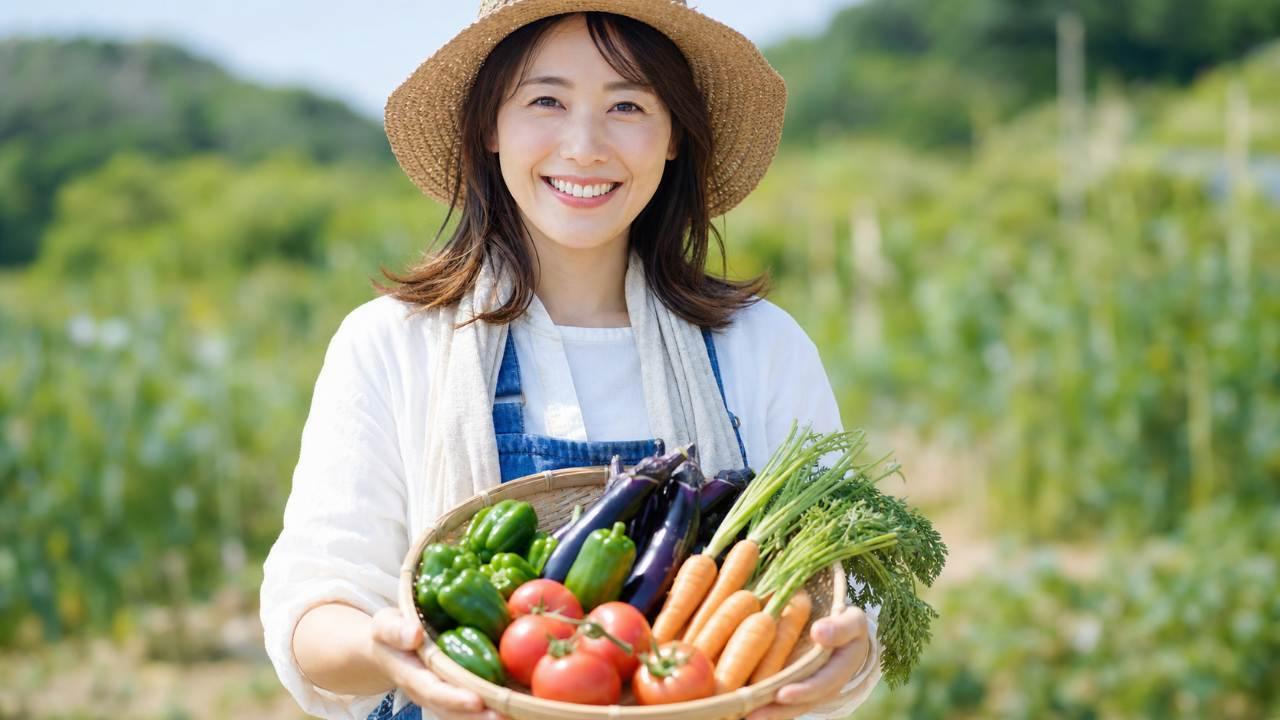 安全に商品を届けて安心した配達員の姿