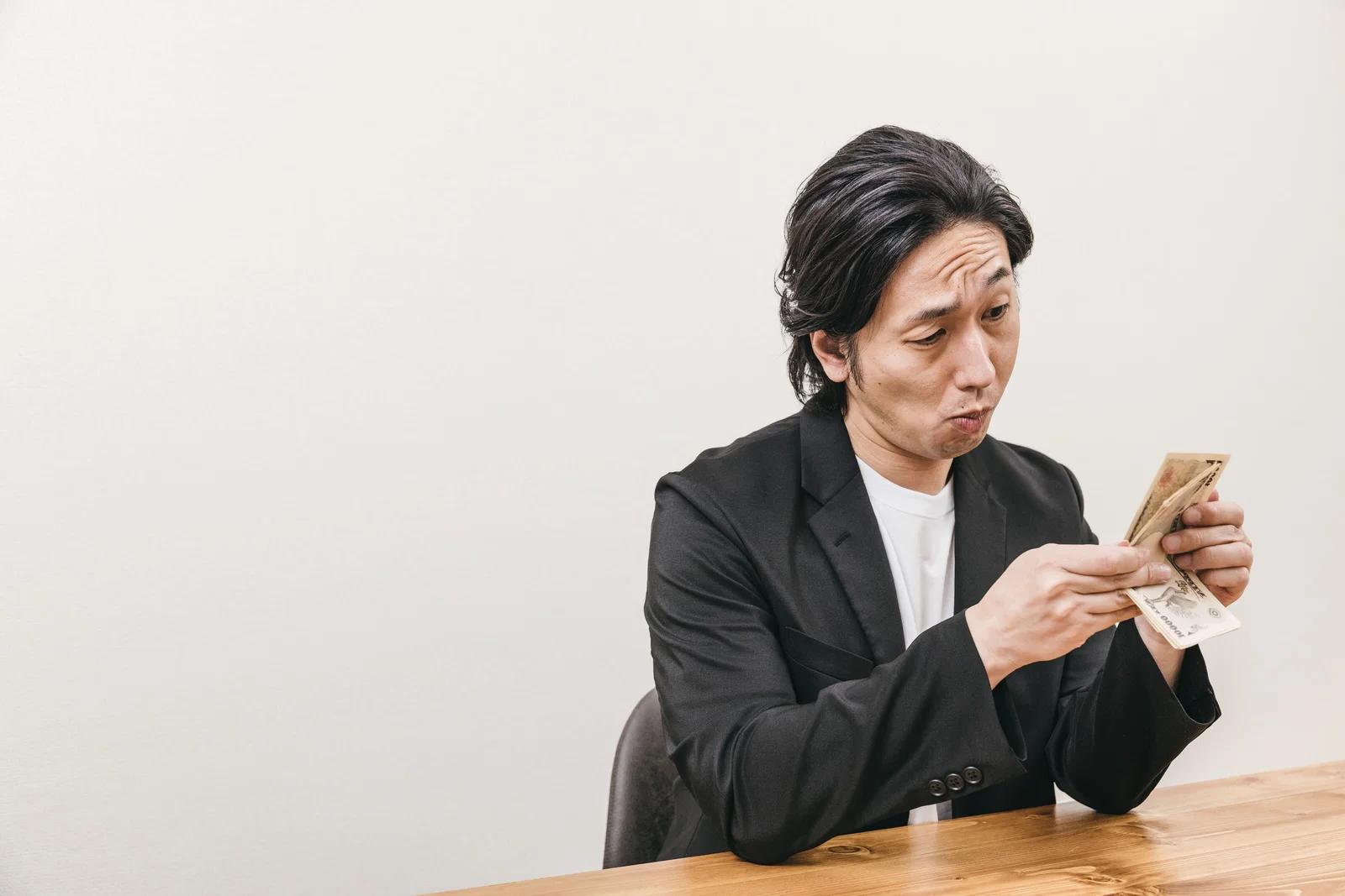 動画編集の低単価に悩む初心者が収益改善の戦略を考えるイメージ