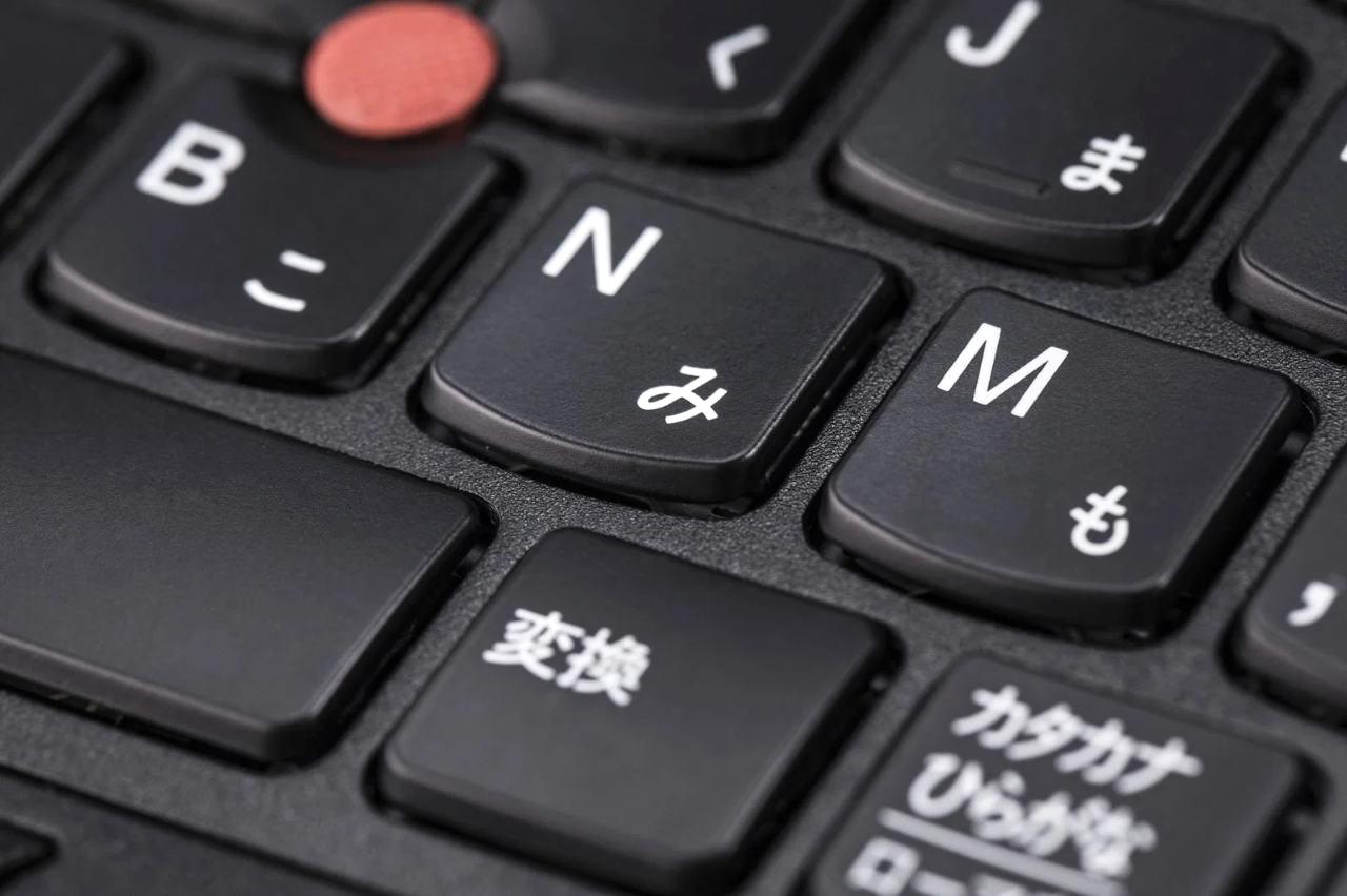 快適なThreads運用環境を整えたデスク周り