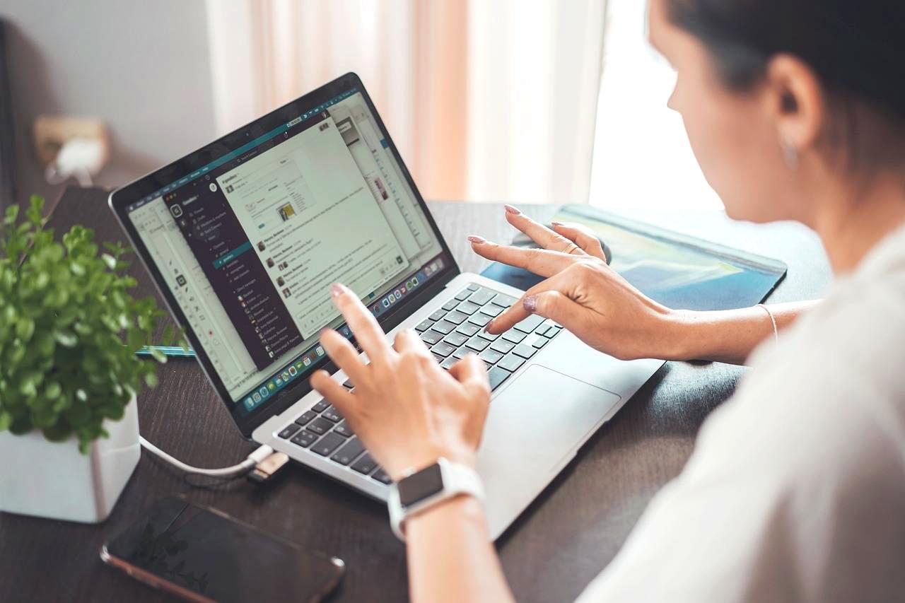 事務代行の稼働を安定させるための継続的なパソコン作業の取り組みの画像