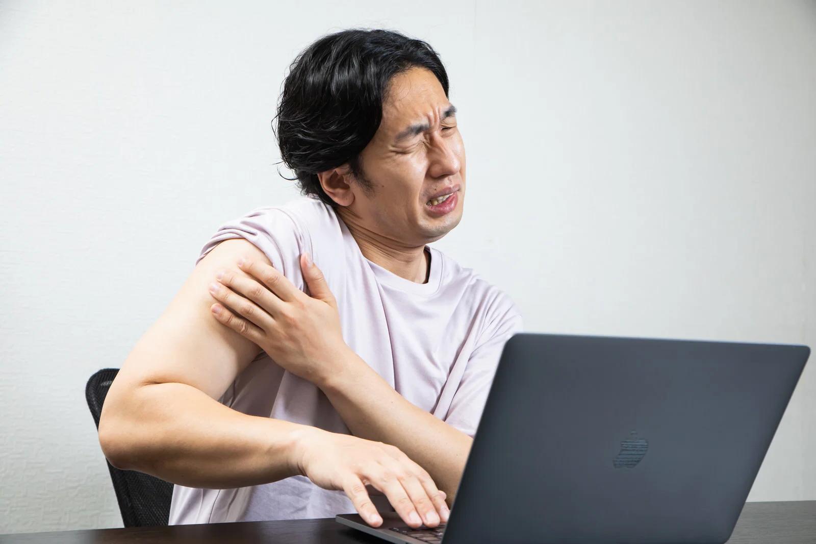 タイピング速度を上げて効率的に記事を書く様子