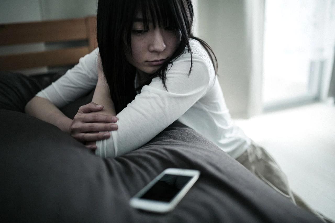 タイミーの勤務ルールをスマホで確認している様子