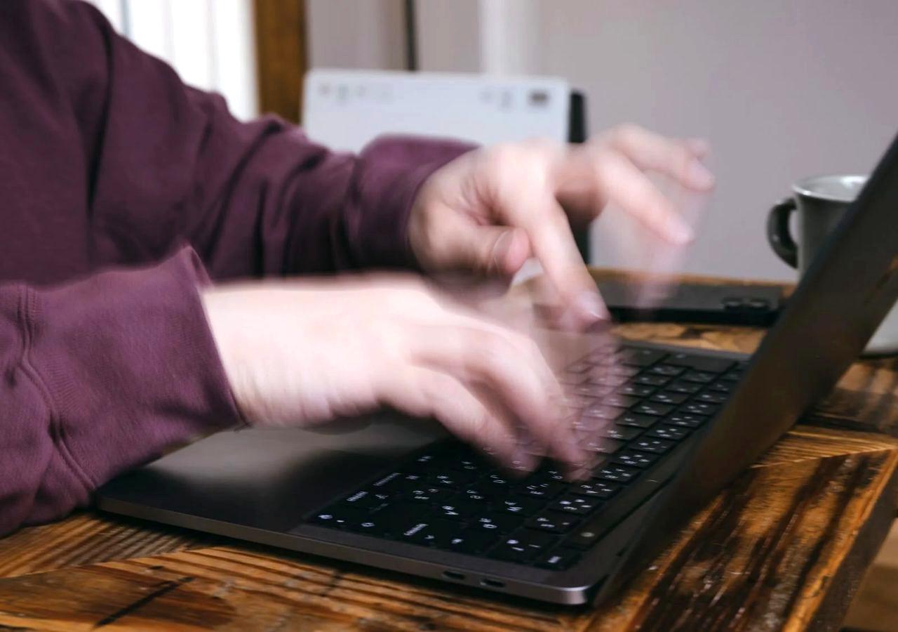 新しい習慣を実践するWebデザイナー