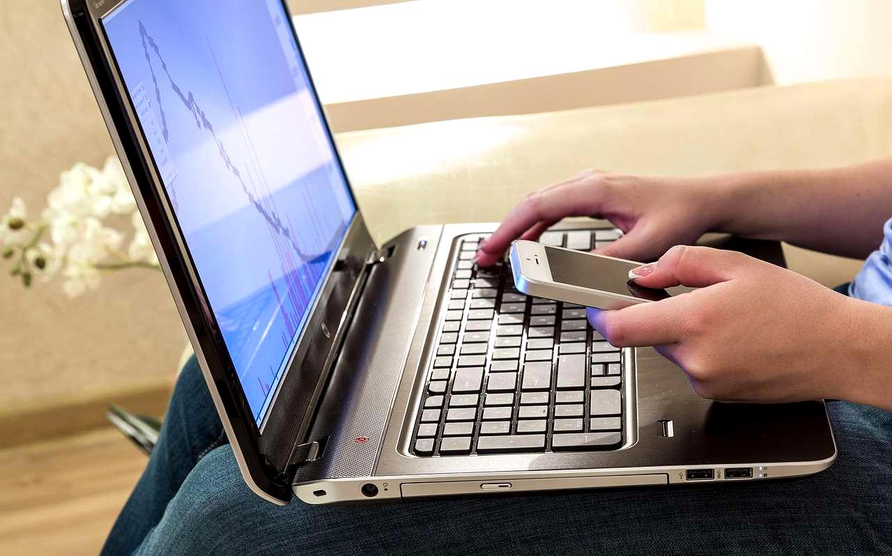 オンライン秘書に必要な通信機器やソフトウェアのアイコン集
