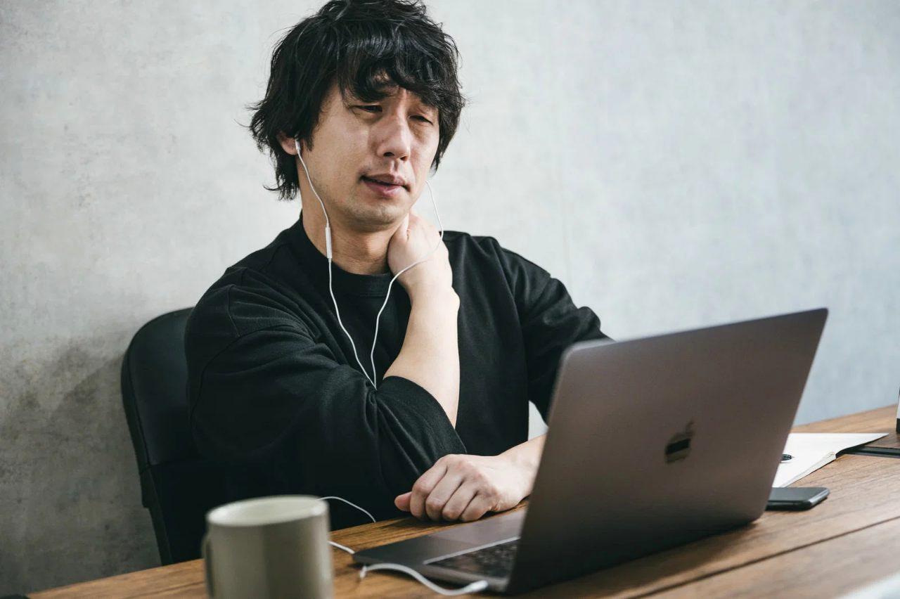 恋愛占い師がスキル向上のため学習するイメージ