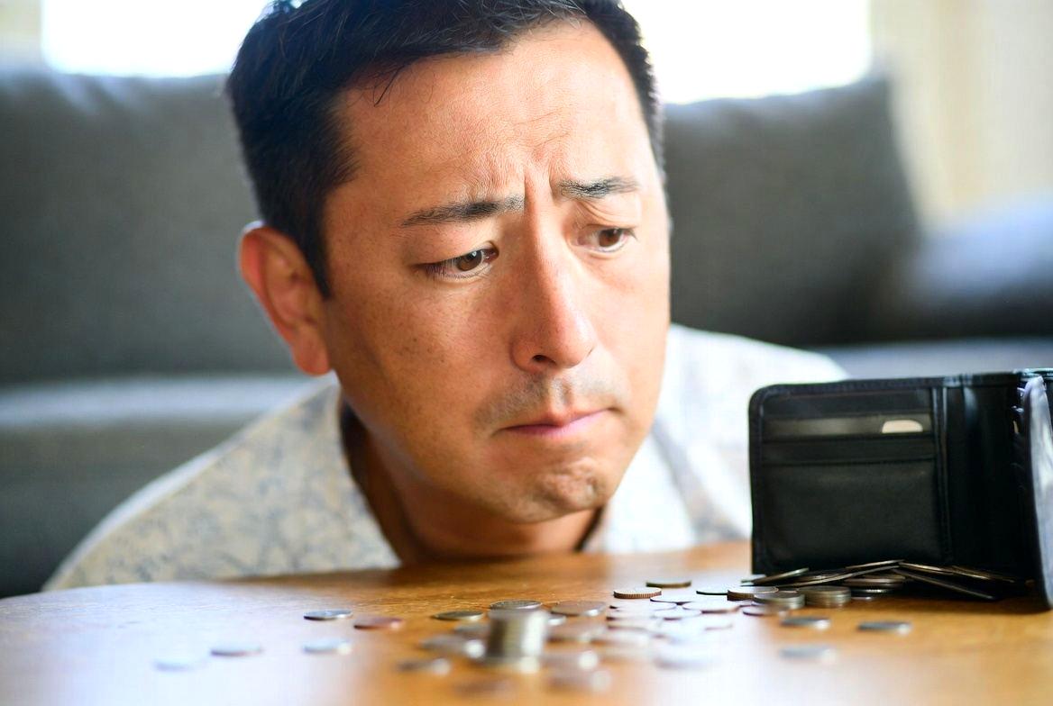 副業収入と確定申告のポイントを整理しているイメージ