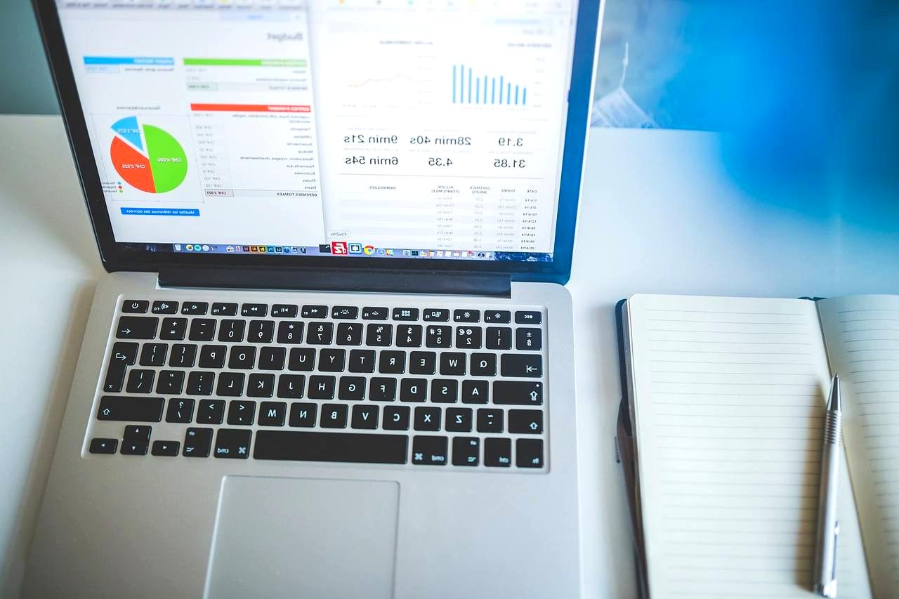 目標を設定してモチベーションを維持しながら作業する様子