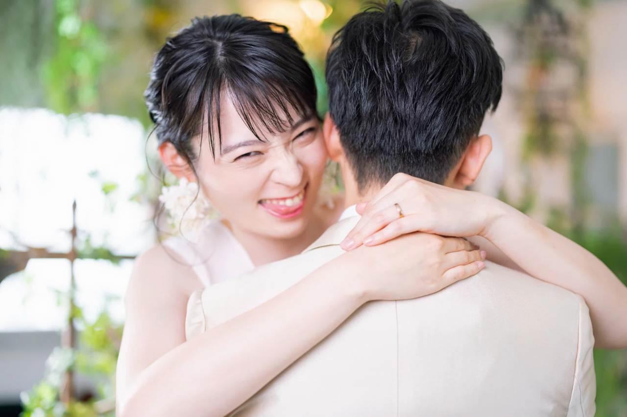 仕事と趣味の両立で笑顔でくつろぐ多様なライフスタイル