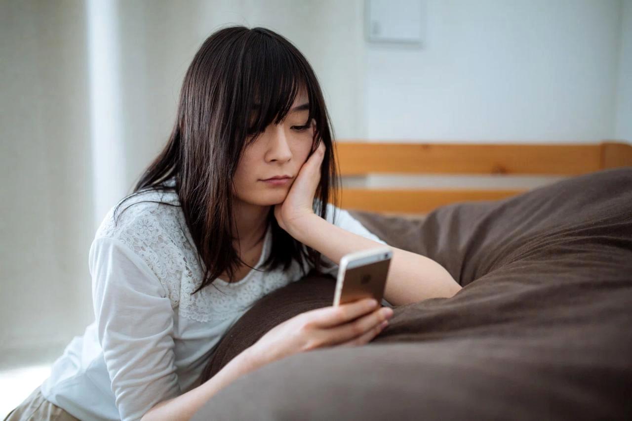 スマートフォンでSNSとnoteを連携する様子、ソーシャルメディア活用