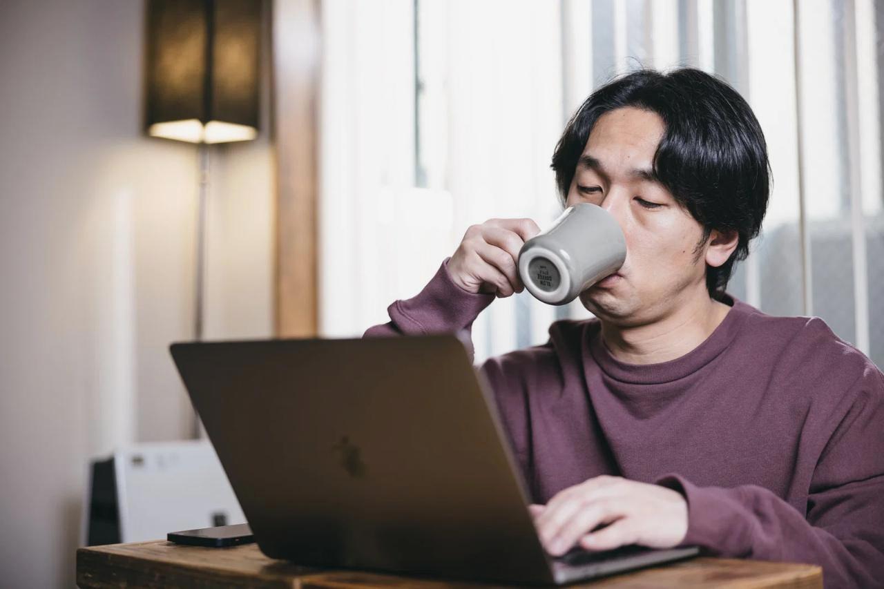 プロフィールを入力して受注準備を進める在宅ワーカー