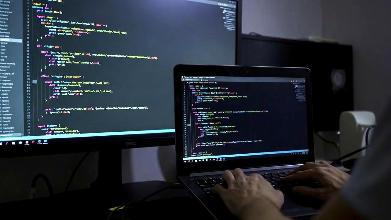 商品説明文をパソコンで作成する在宅作業のイメージ