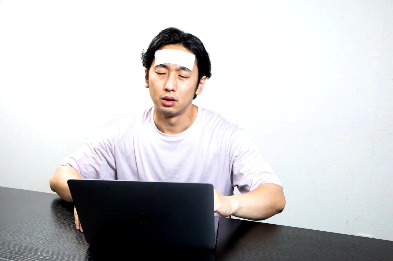 カレンダーとタスク管理ツールを表示した運営スケジュール例